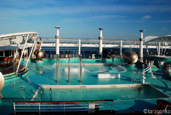 Picture cruise ship "NCL Epic" description pool