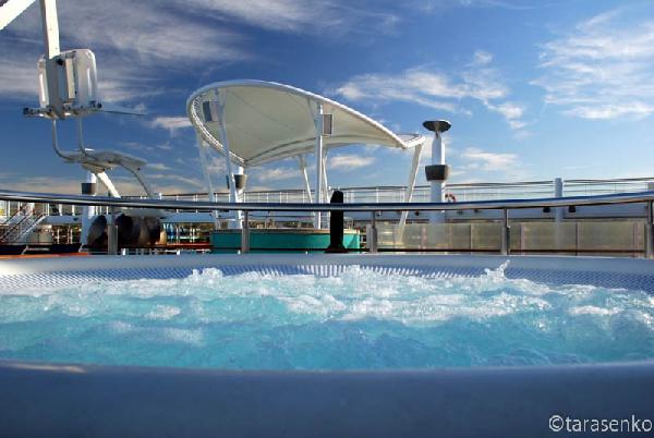 Photo liner NCL Epic, what to do on a cruise, jacuzzi