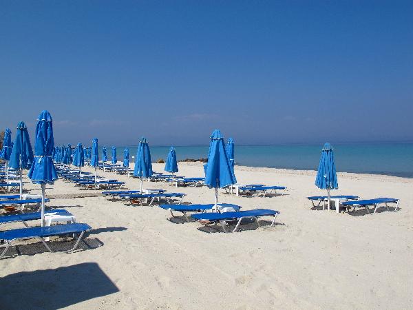 The beach of the Aegean Melathron 5 * hotel (Kassandra, Kallithea district)