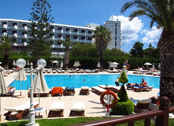 Отель для отдыха с детьми Sun Beach resort Complex 4* (Родос, Греция) территория