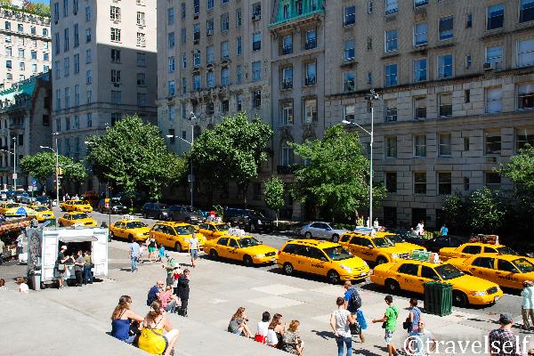 Yellow New York taxi photo